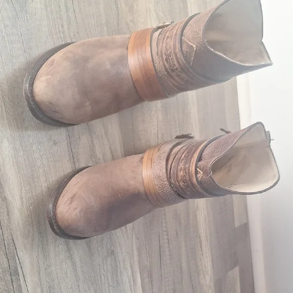 Freebird by Steven Brown/Tan " Mescal " Ankle Boots With Woven Accents 10 - Picture 2 of 8